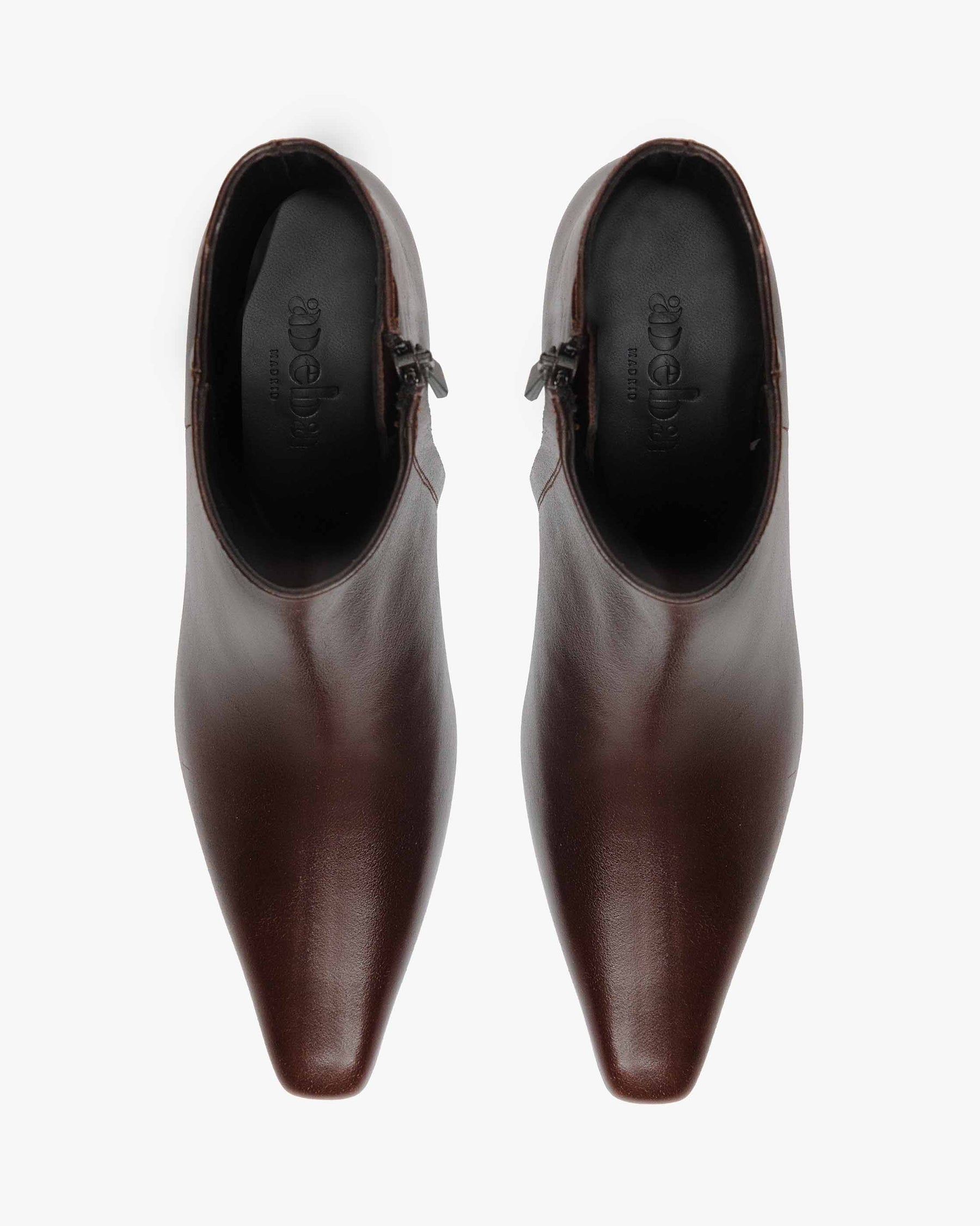Botines Deba marrones, detalle de la cremallera