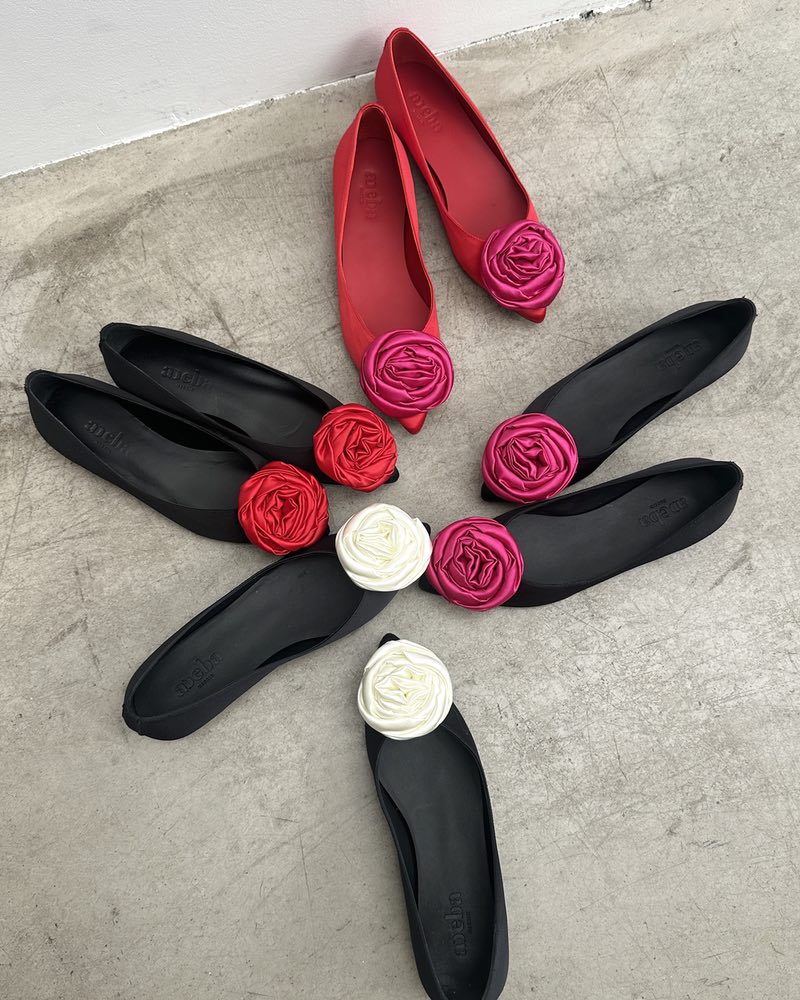 Bloom black